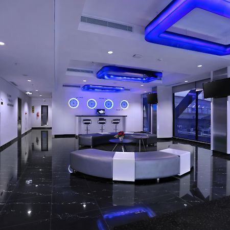 Hotel Neo+ Kebayoran Джакарта Экстерьер фото