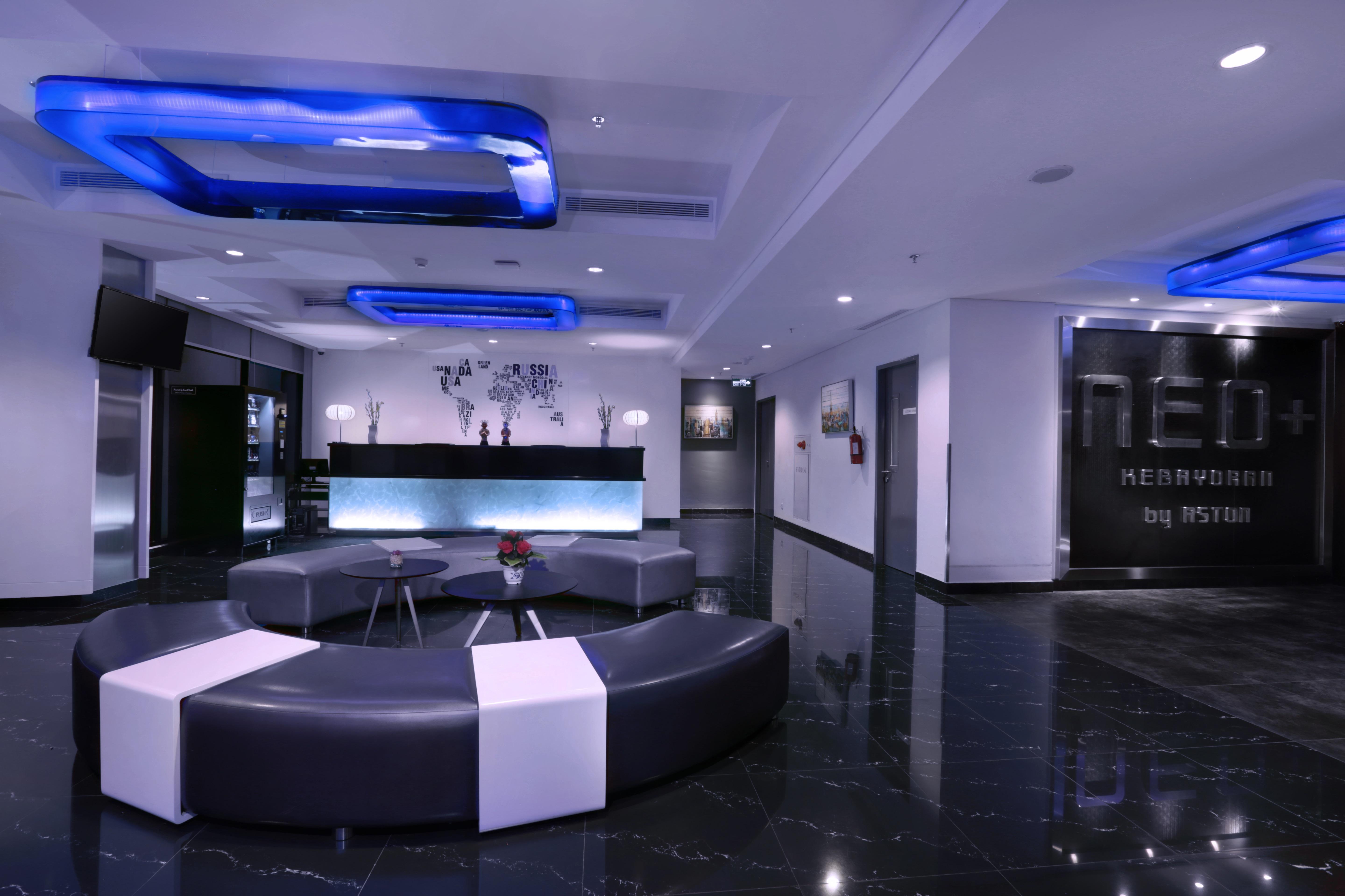 Hotel Neo+ Kebayoran Джакарта Экстерьер фото