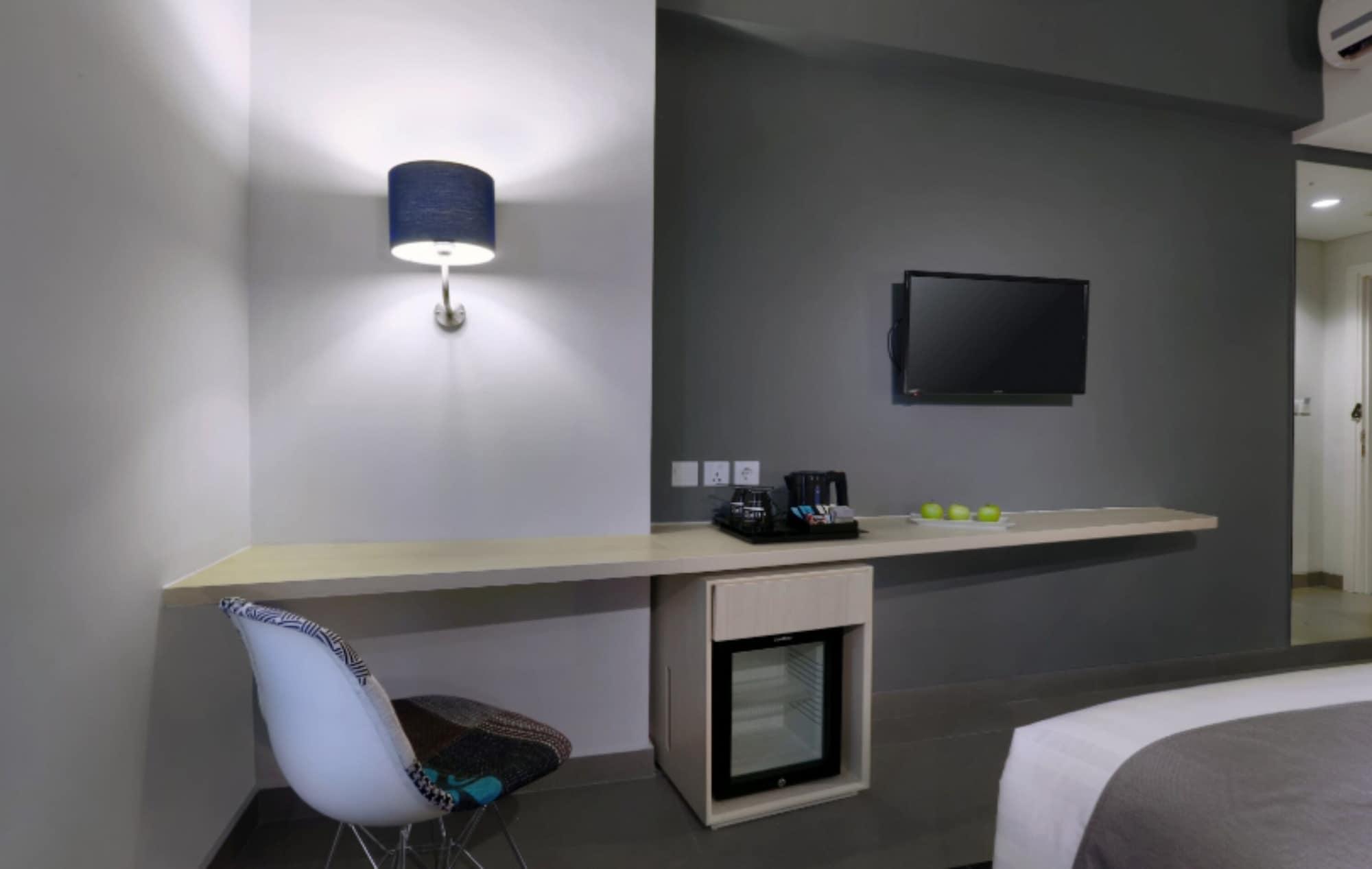 Hotel Neo+ Kebayoran Джакарта Экстерьер фото
