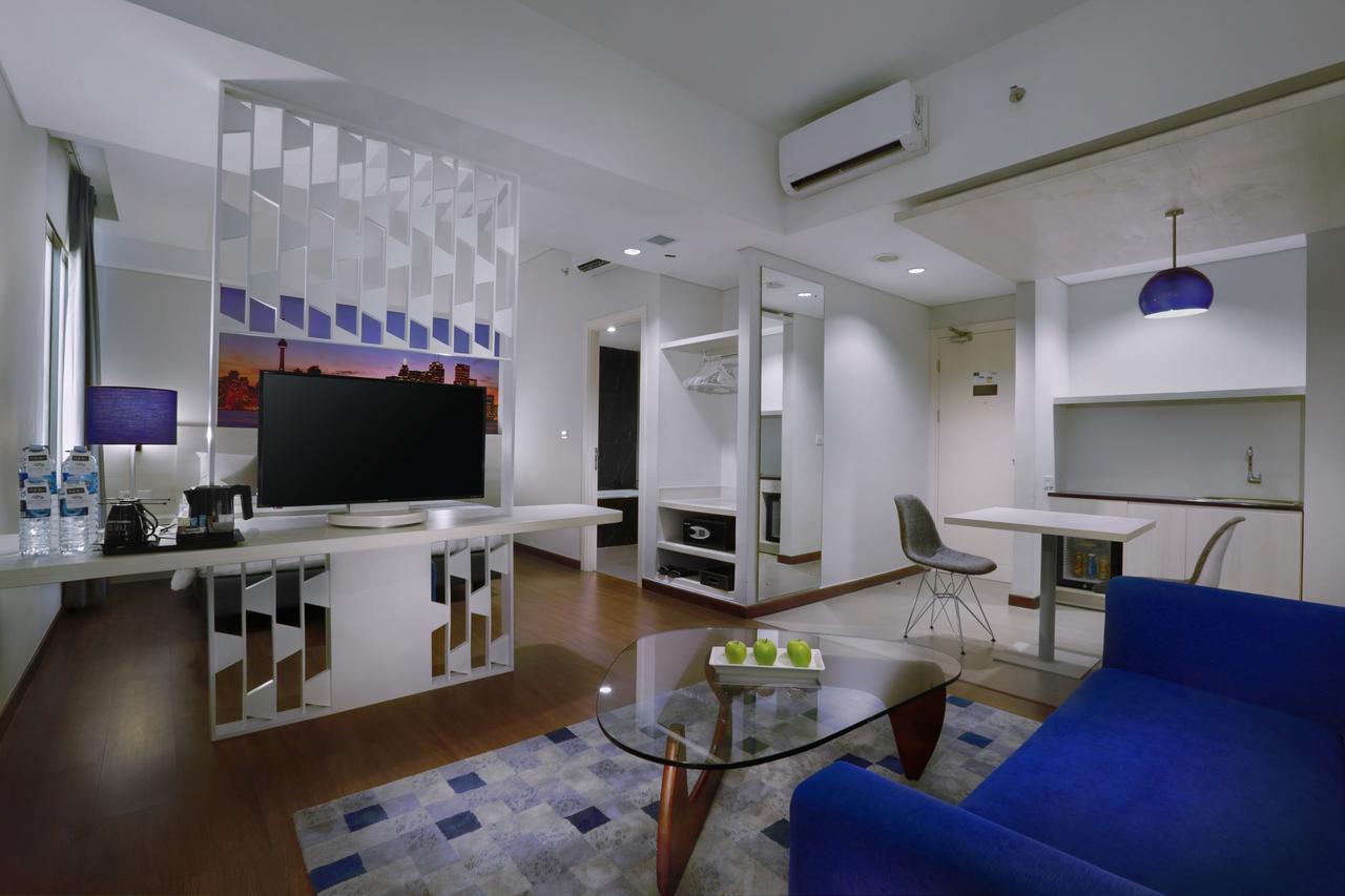 Hotel Neo+ Kebayoran Джакарта Экстерьер фото