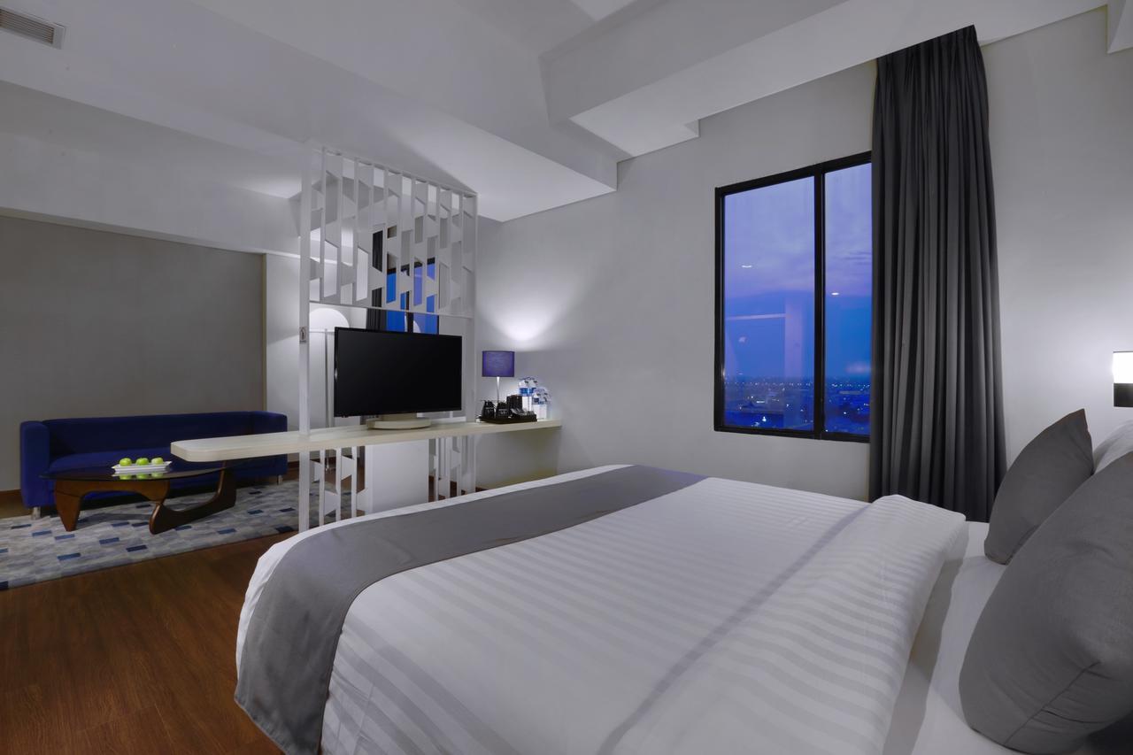 Hotel Neo+ Kebayoran Джакарта Экстерьер фото