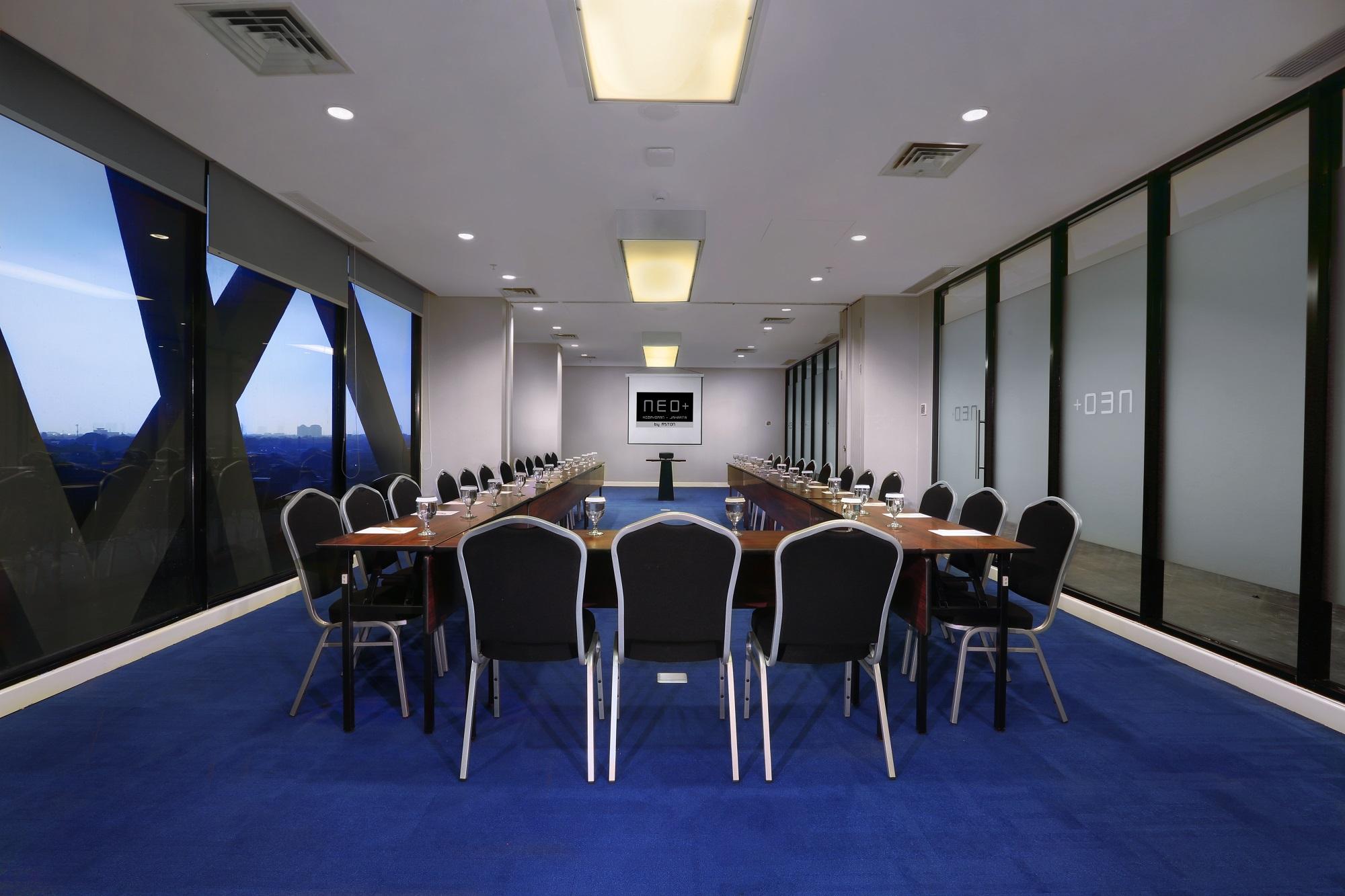 Hotel Neo+ Kebayoran Джакарта Экстерьер фото