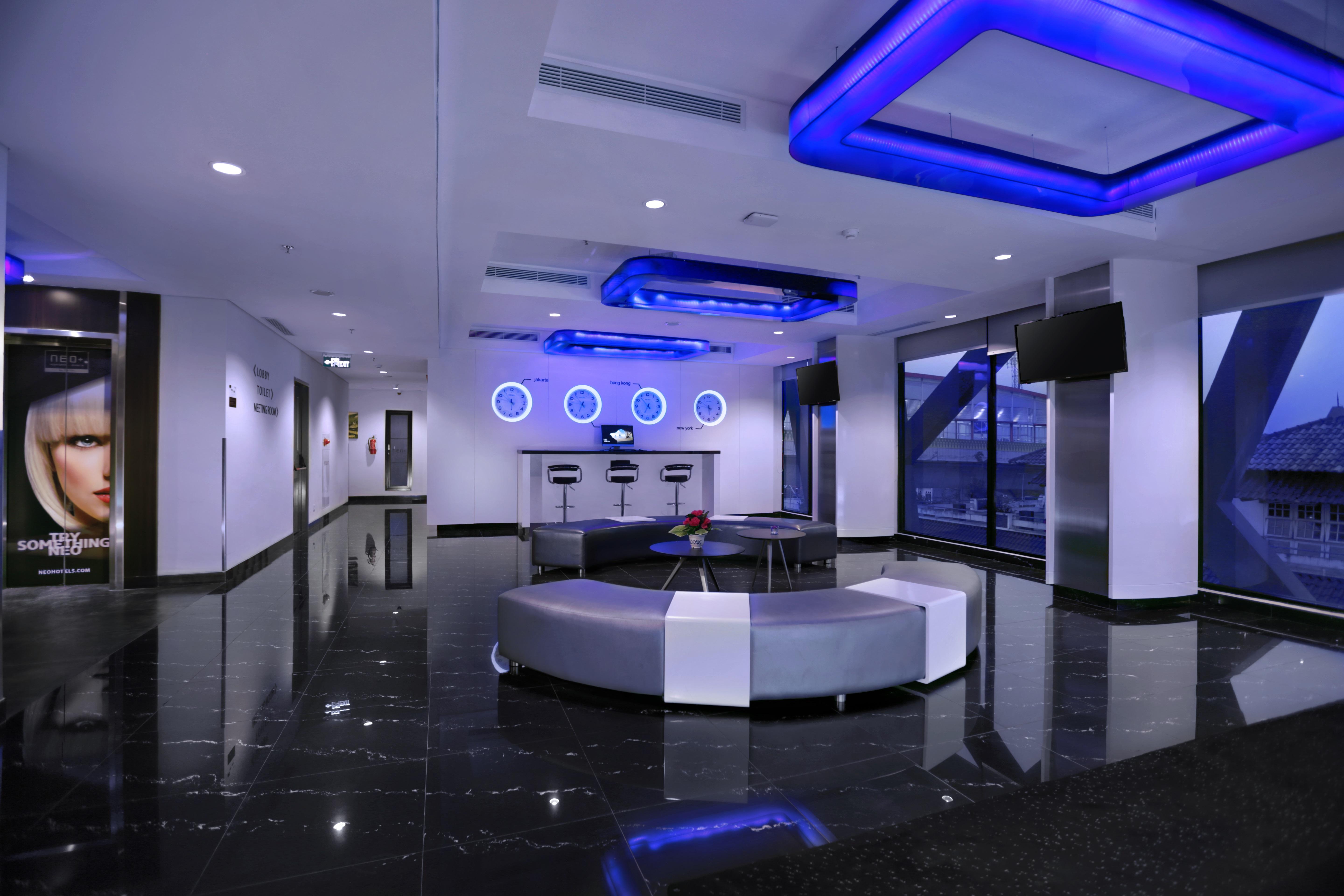 Hotel Neo+ Kebayoran Джакарта Экстерьер фото