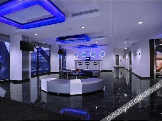 Hotel Neo+ Kebayoran Джакарта Экстерьер фото