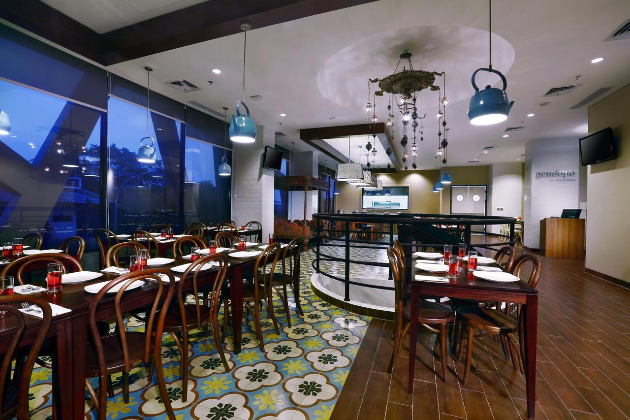 Hotel Neo+ Kebayoran Джакарта Экстерьер фото