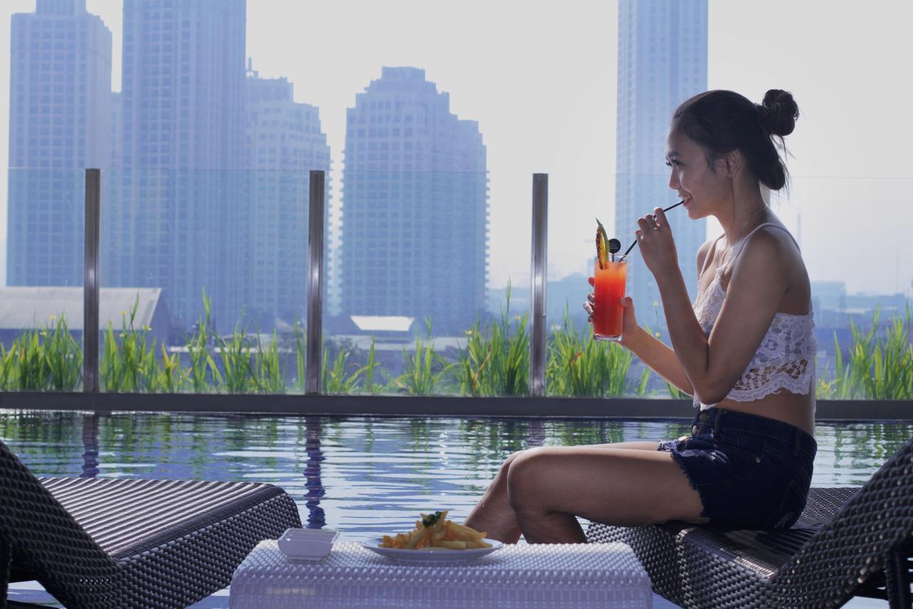 Hotel Neo+ Kebayoran Джакарта Экстерьер фото