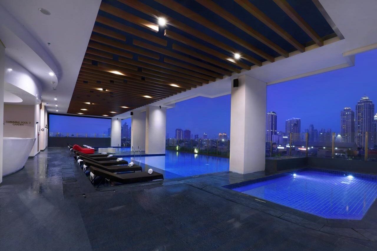 Hotel Neo+ Kebayoran Джакарта Экстерьер фото